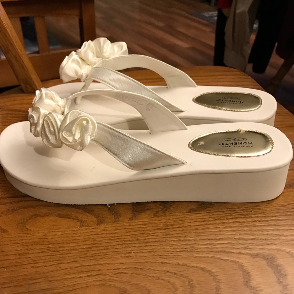 Dressy white flip flops with roses-NEW